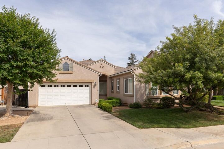Property Photo: 1827 North Joshua Avenue CA 93619