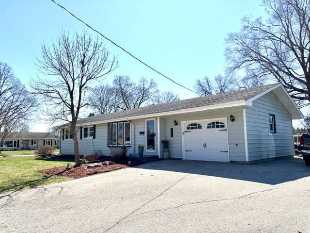 Property Photo:  907 Lamar Drive  WI 53563 