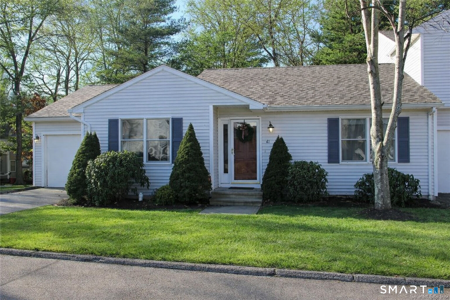 Property Photo:  41 Cheyenne Court 41  CT 06447 