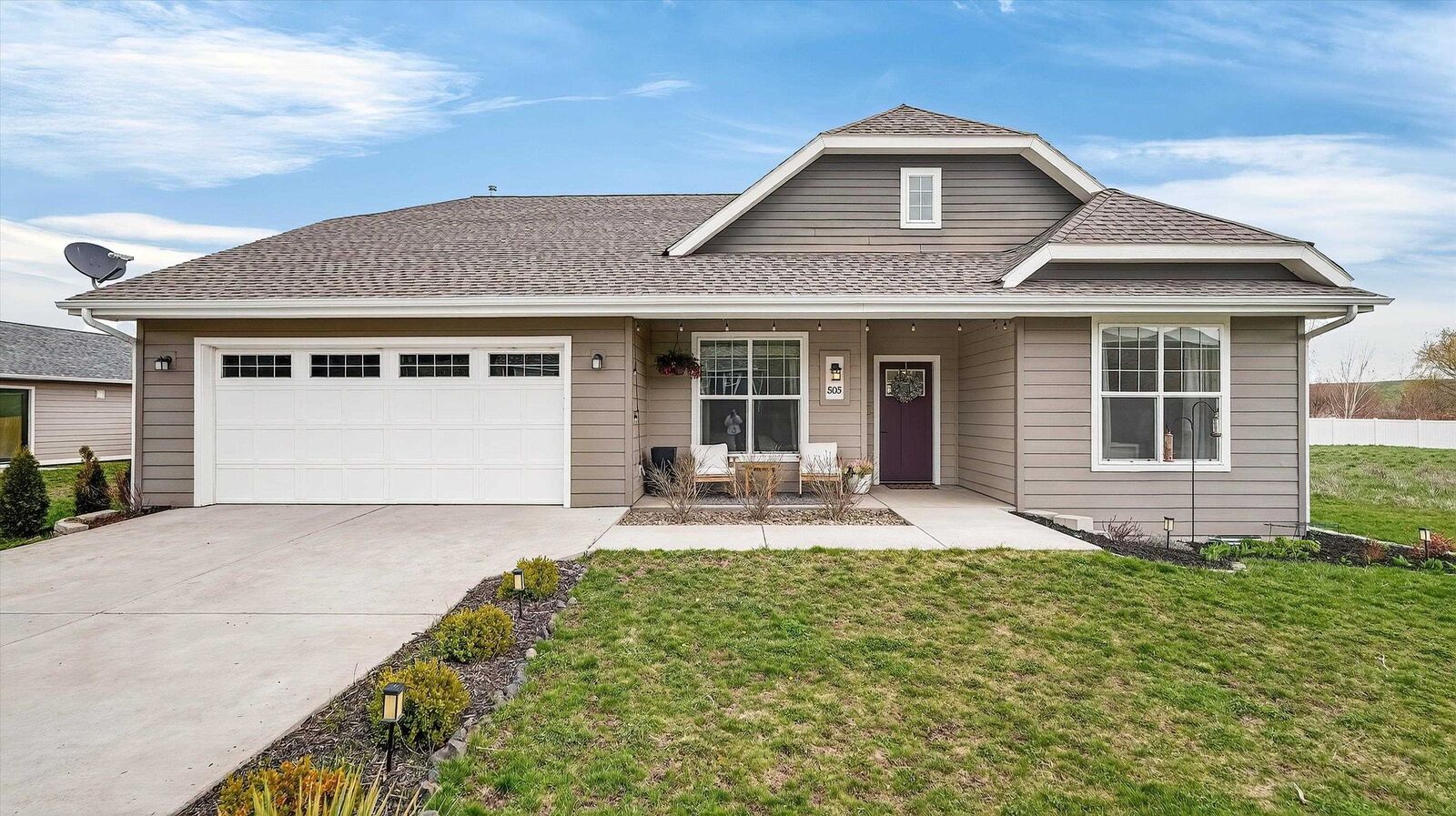 Property Photo:  505 Prairie Ave  WA 99179 