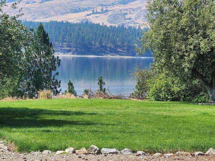 Property Photo:  1903 Orchard Dr  WA 99126 