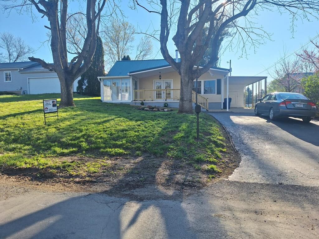 Property Photo:  908 Massachucetts Ave.  OH 45692 