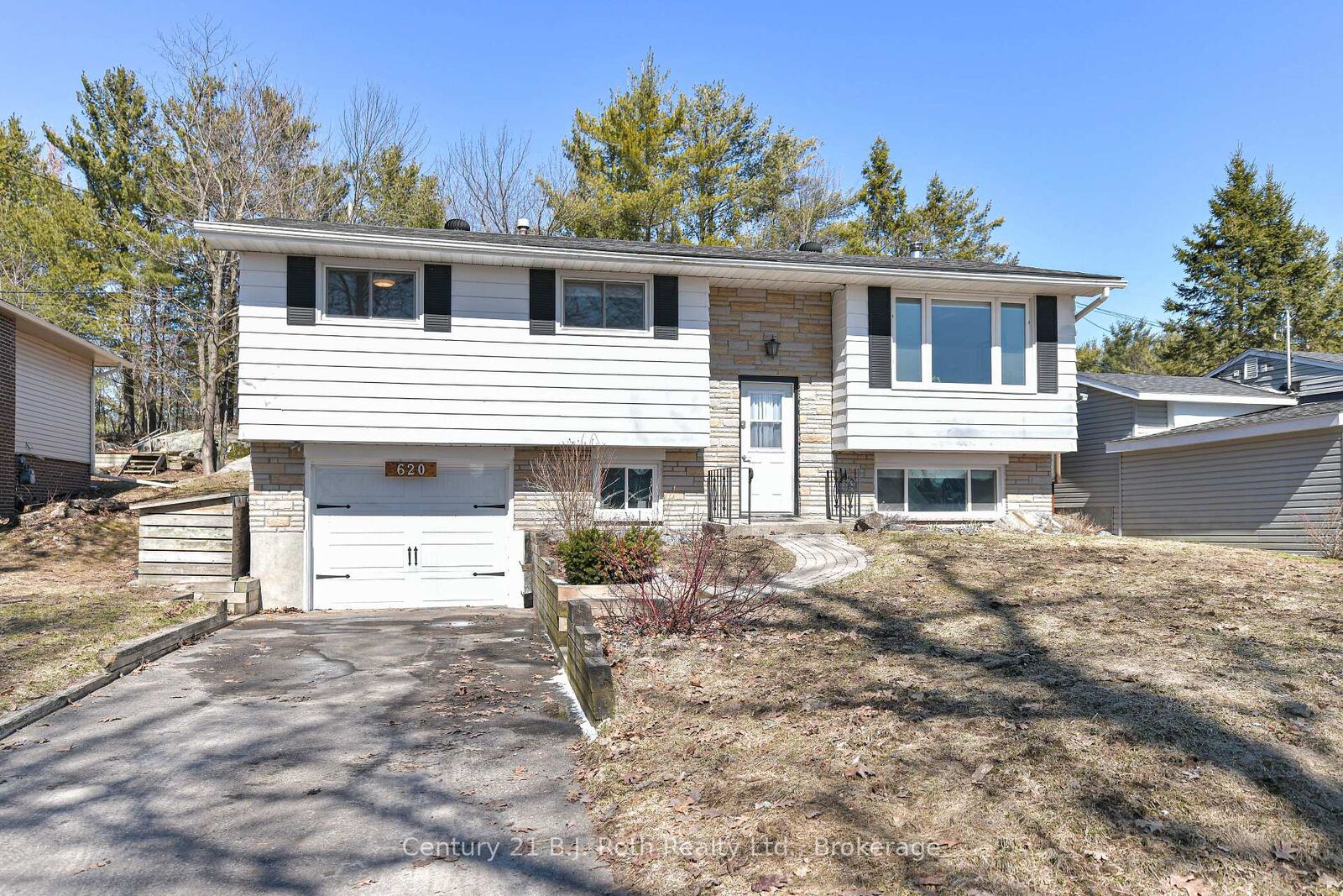 Property Photo:  620 Pinedale Road  ON P1P 1L5 