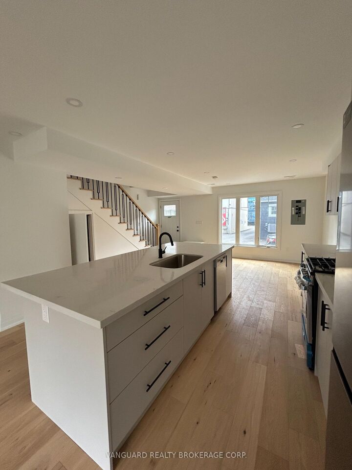 Property Photo:  12 Franklin Avenue D  ON M2N 1B6 