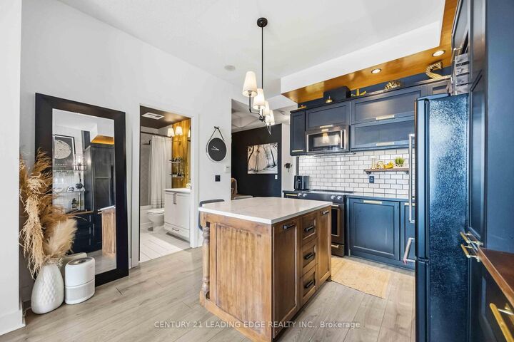 Property Photo:  28 Linden Street 2203  ON M4Y 0A4 