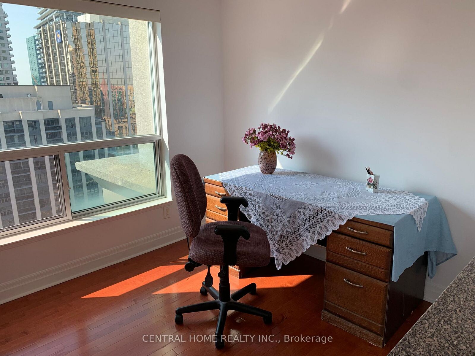 Property Photo: 21 Hillcrest Avenue 2203 ON M2N 7K2