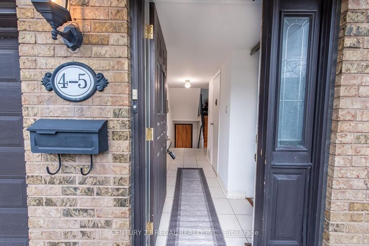 Property Photo: 4 Bradbrook Road 5 ON M8Z 5V3