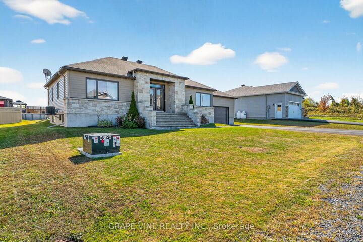 Property Photo: 18 Calco Crescent ON K0C 1W0