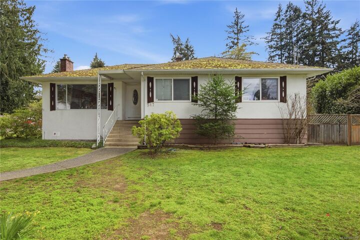 Property Photo: 517 Allandale Rd BC V9C 2M2