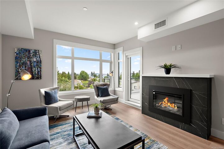 2520 Hackett Cres #405 — photo 1