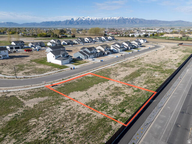 Property Photo: 729 E 2475 N UT 84341