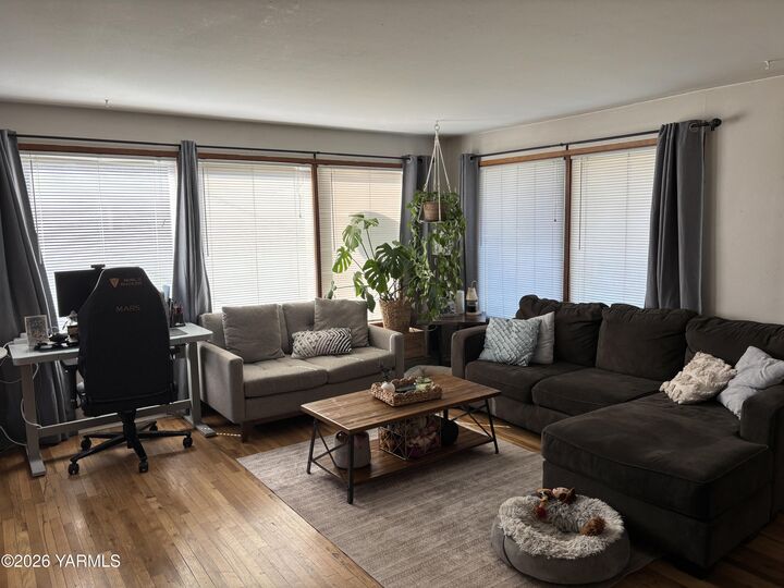 Property Photo:  806 & 808 S 35th Ave  WA 98902 