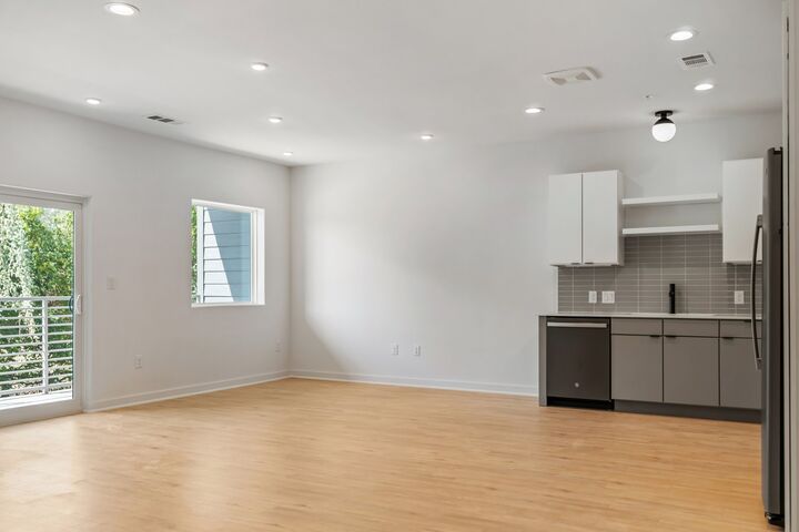 Property Photo: 100 Mockingbird Lane 205 TX 78745