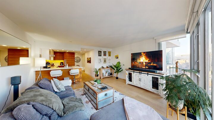 Property Photo:  930 Cambie Street 1901  BC V6B 5X6 