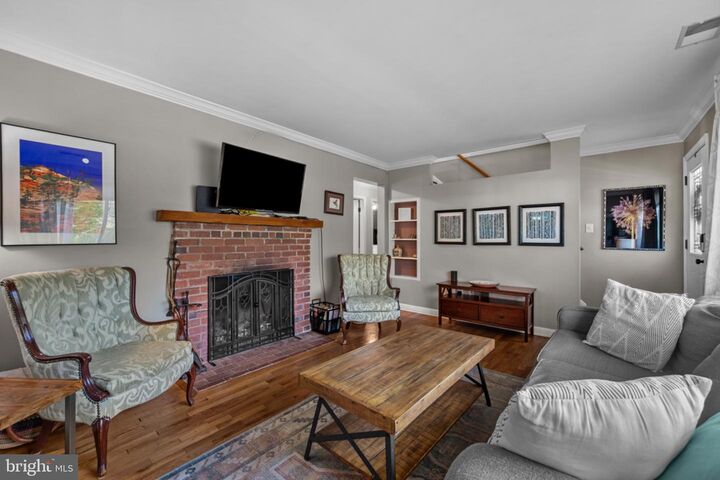 Property Photo:  1001 Robin Road  MD 20901 