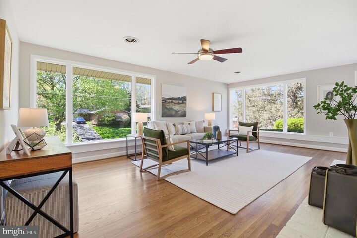 Property Photo: 9924 Pinehurst Avenue VA 22030