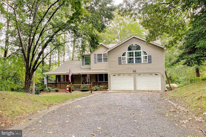 Property Photo: 5862 Magnolia Circle MD 20685