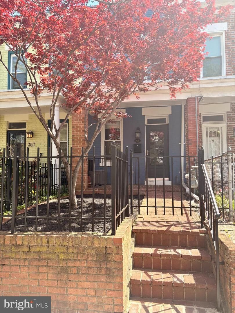 Property Photo:  255 14th Place NE  DC 20002 