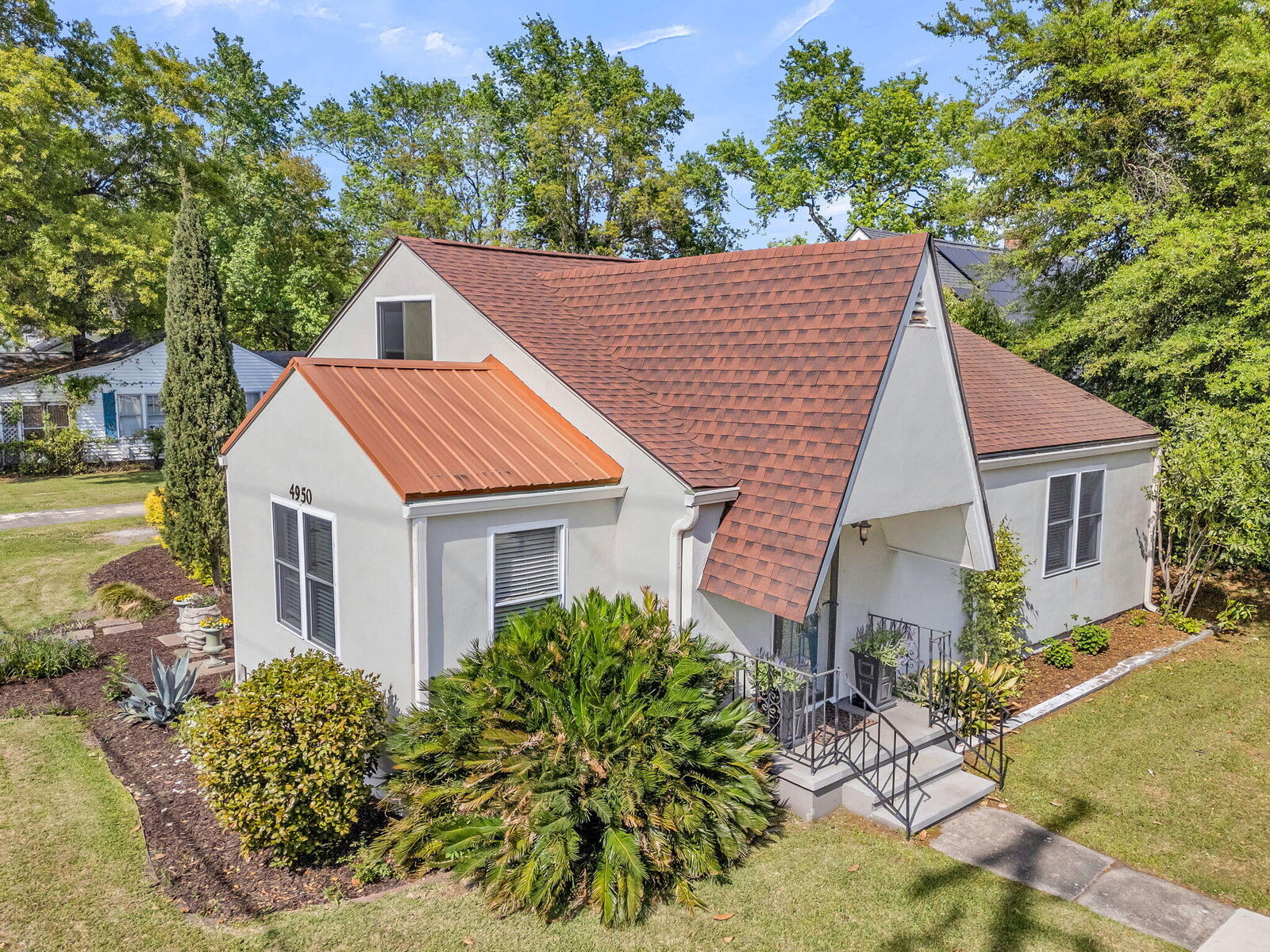Property Photo: 4950 N Rhett Avenue SC 29405