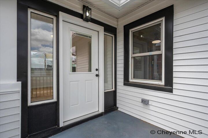 Property Photo: 220 E 8th St WY 82007