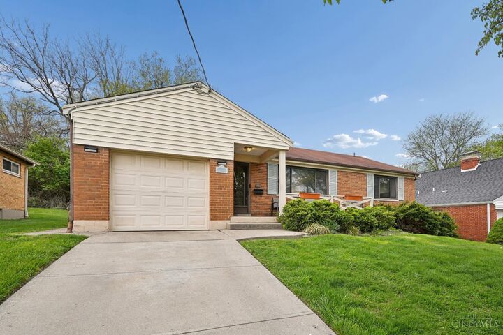 Property Photo: 5577 Sunnywoods Lane OH 45239