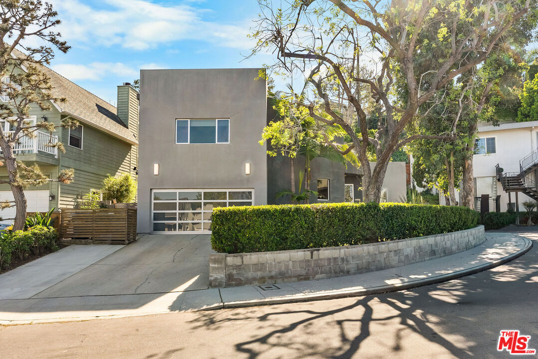 Property Photo:  11972 Woodbine St  CA 90066 