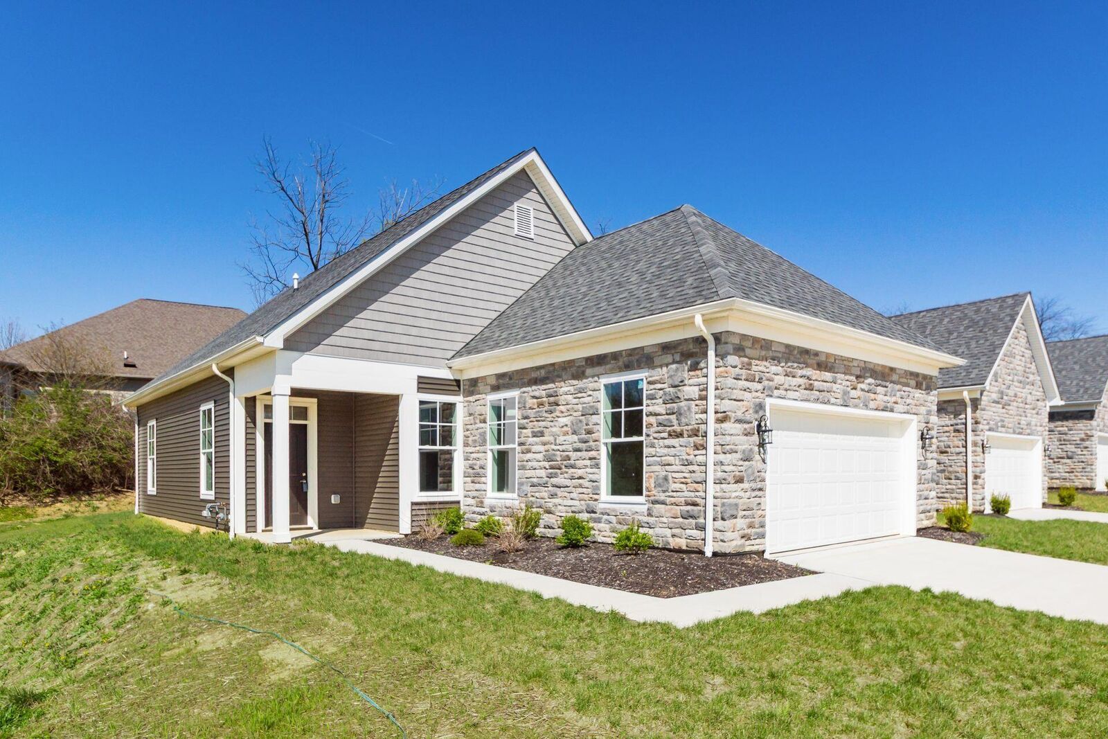 Property Photo:  6040 Naughten Pond Drive  OH 43213 