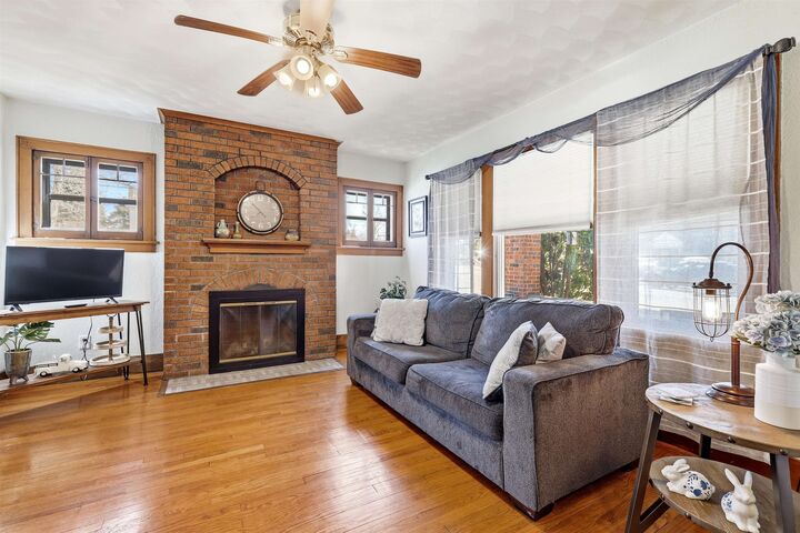 Property Photo: 1405 University Avenue IA 52001