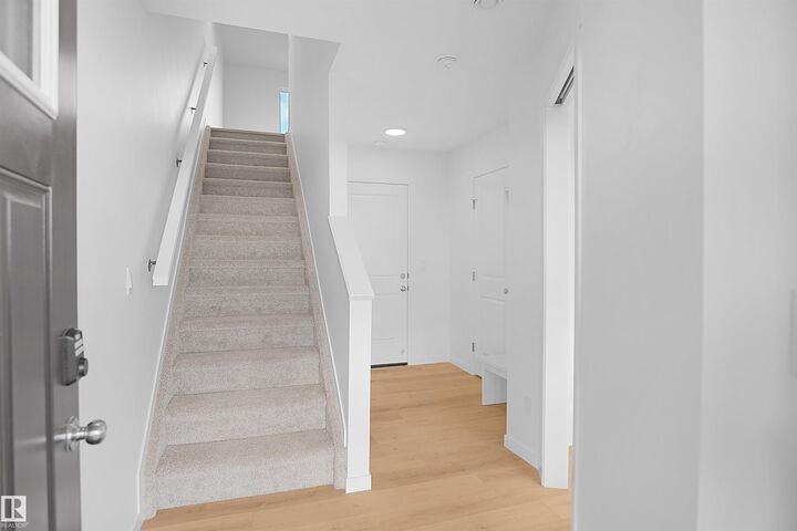 Property Photo:  533 Aster Drive NW  AB T6T 2N8 
