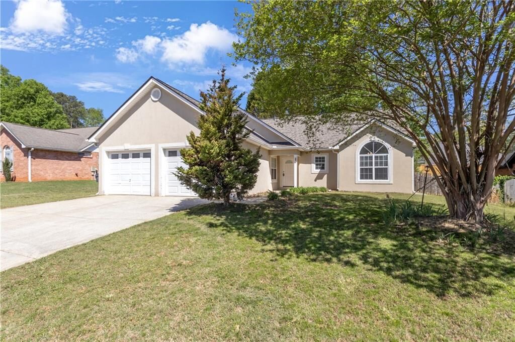 Property Photo:  125 York Lane  GA 30214 