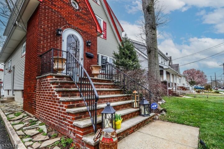 Property Photo:  544 W Meadow Ave  NJ 07065 