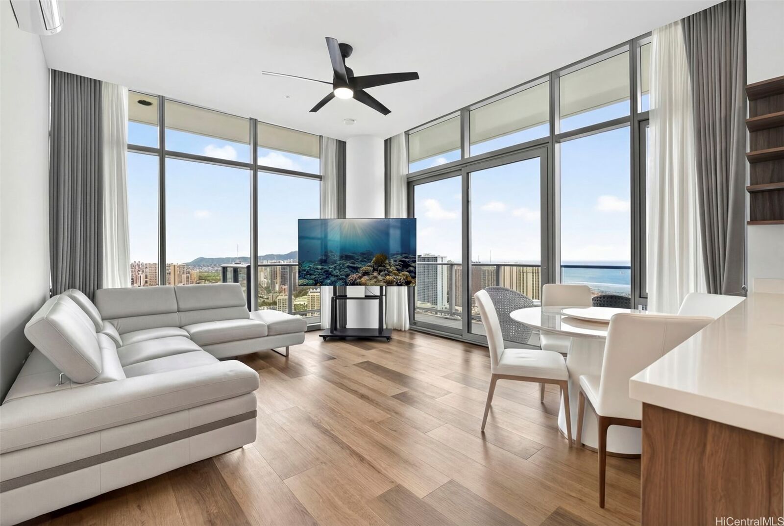 Property Photo:  1500 Rycroft Street Ph4419  HI 96814 