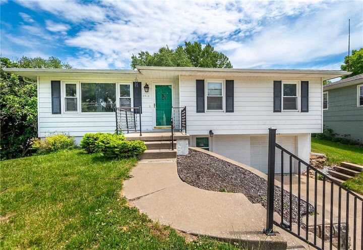 Property Photo: 2913 S 29th Street MO 64503
