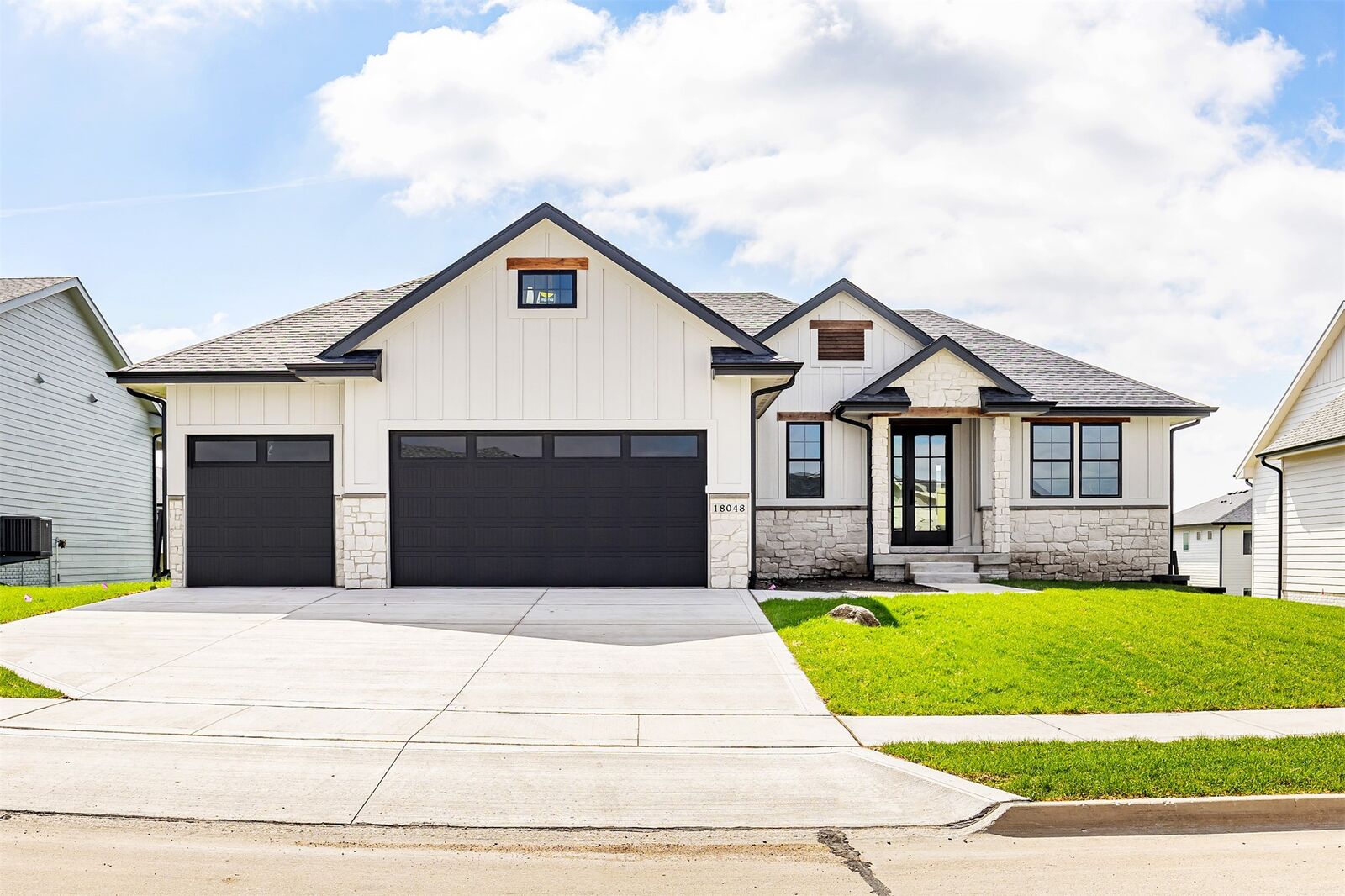 Property Photo: 18048 Tanglewood Drive IA 50325