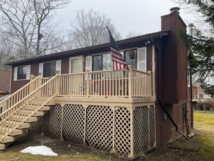 Property Photo:  154 Roundhill  PA 18337 