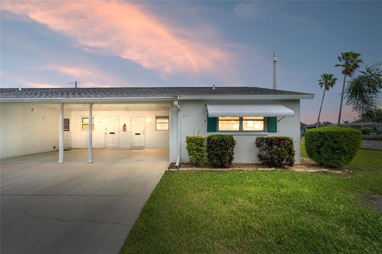 Property Photo:  5972 Hibiscus Drive 207  FL 34207 