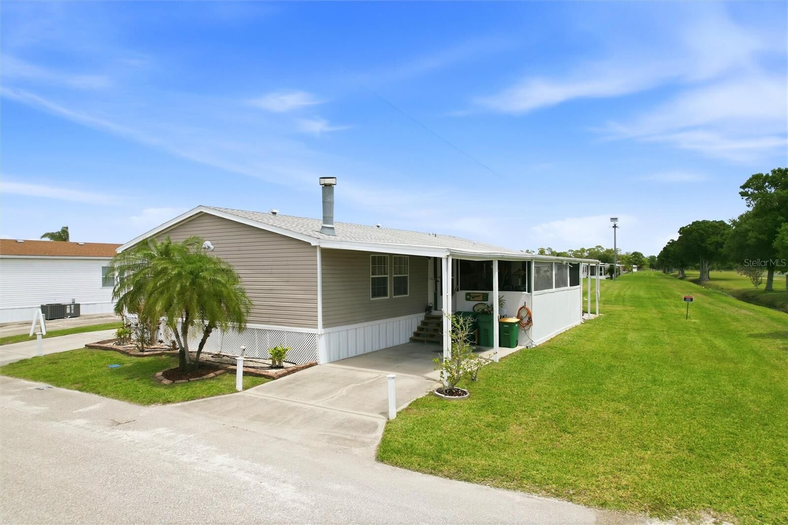 Property Photo: 184 W Manatee Loop FL 33950