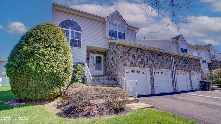 Property Photo:  37 Hummingbird Court  NJ 07746 