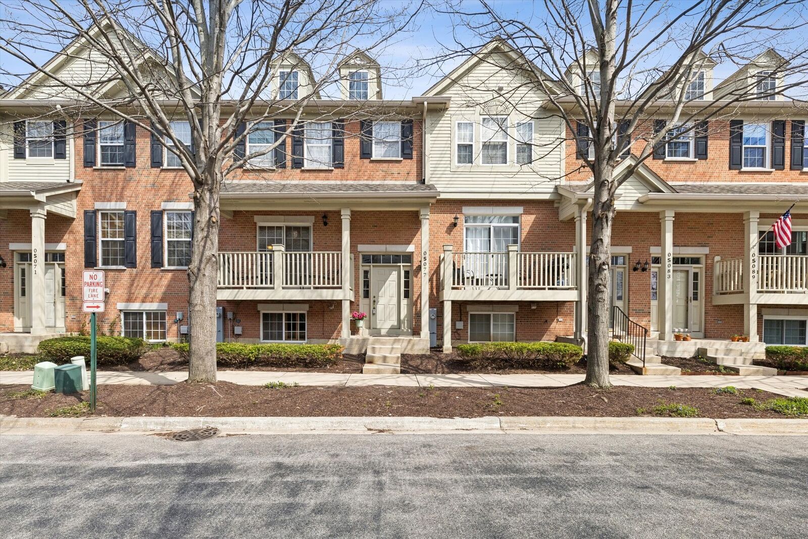 Property Photo: 77 Lee Court IL 60190