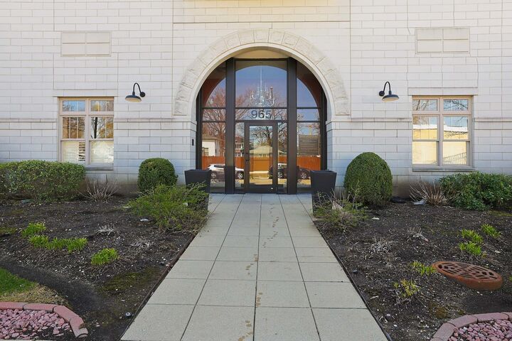 Property Photo:  965 Rogers Street 104  IL 60515 