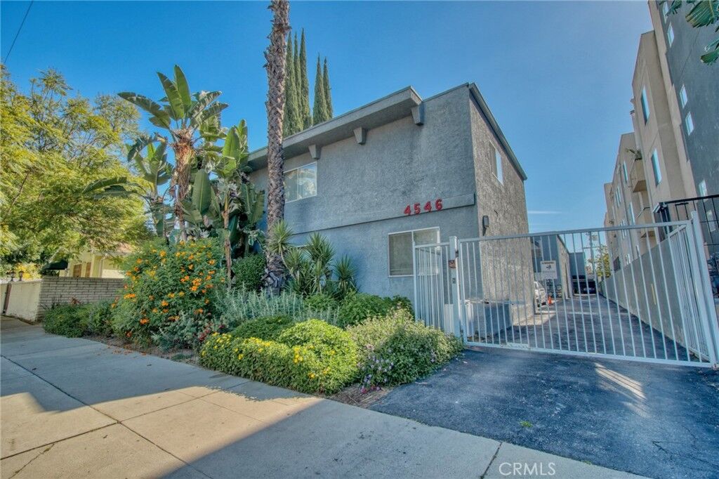 Property Photo: 4546 Murietta Avenue 211 CA 91423