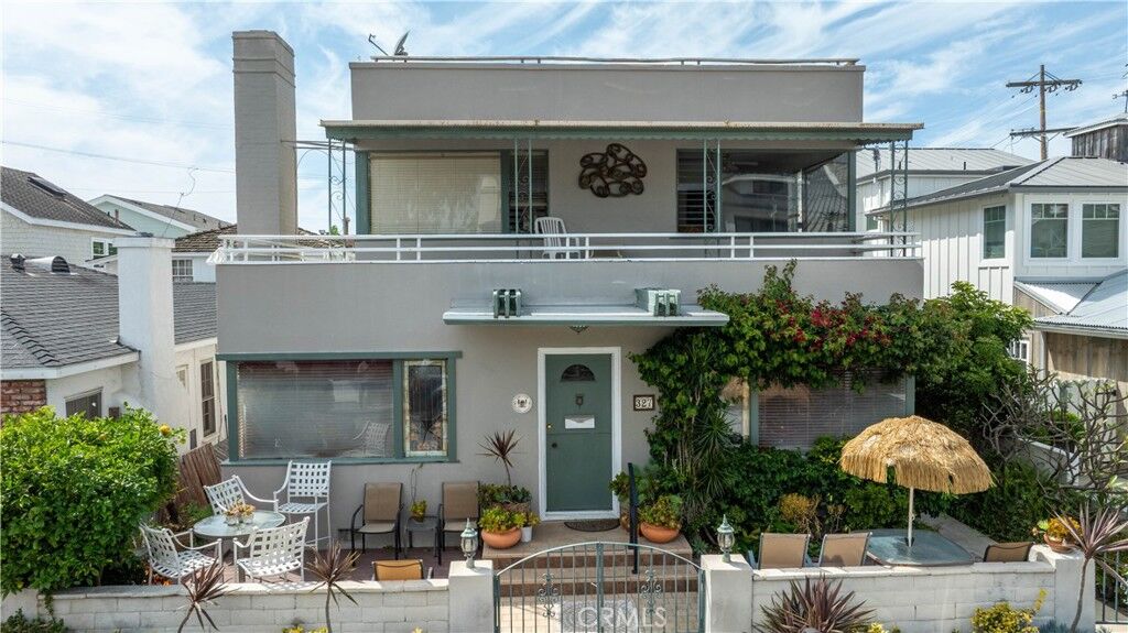 Property Photo:  327 Onyx  CA 92662 