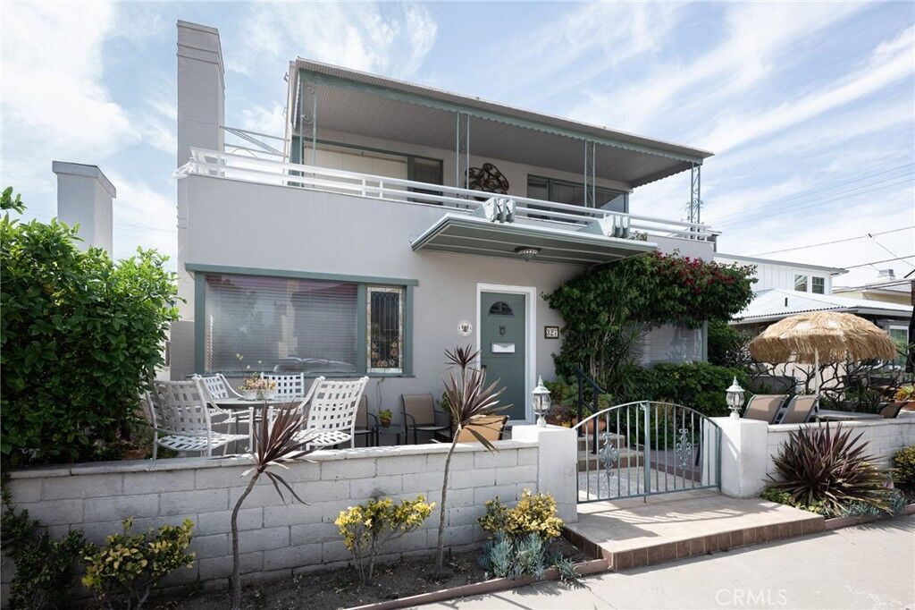 Property Photo:  327 Onyx  CA 92662 