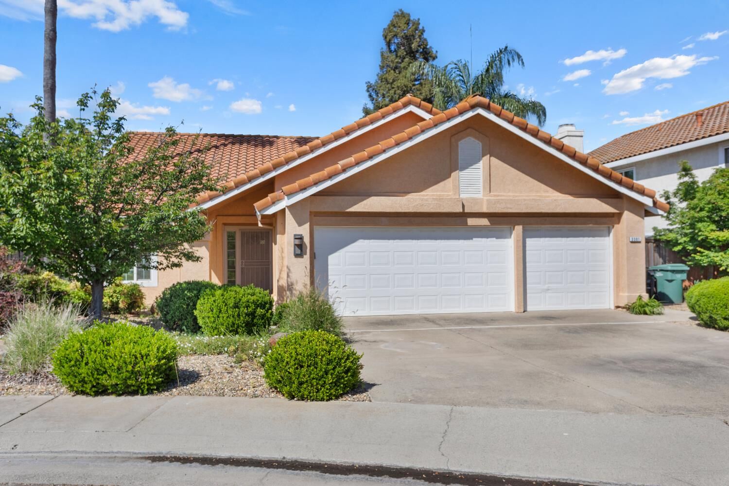 Property Photo: 3301 El Valle Way CA 95843