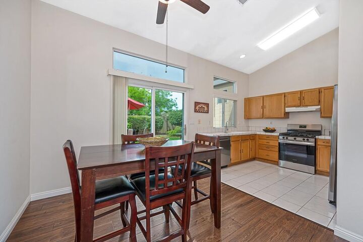 Property Photo: 9448 Plainoak Way CA 95758