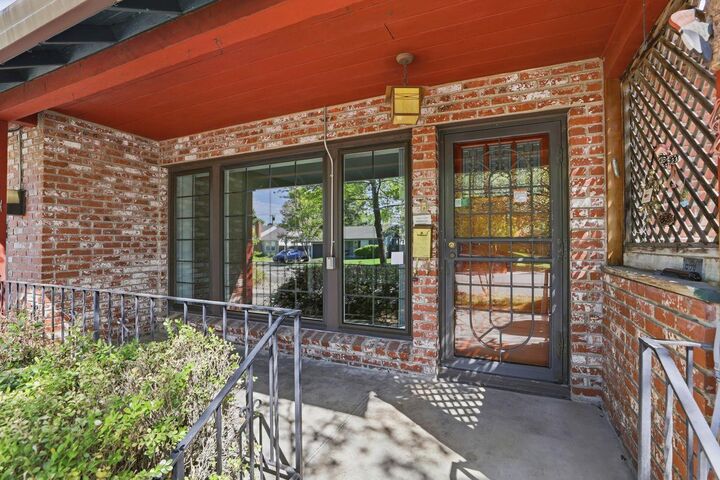 Property Photo: 3917 Kings Way CA 95821