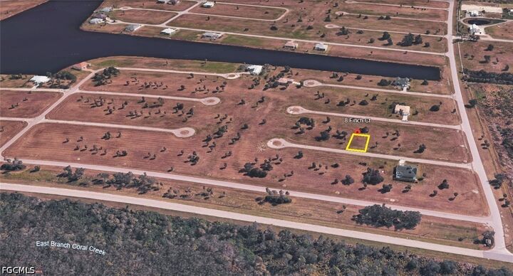 Property Photo:  8 Finch Court  FL 33946 