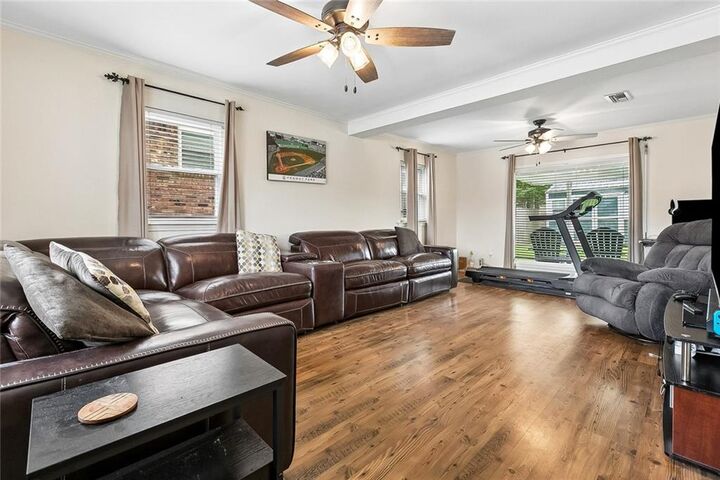 Property Photo:  2101 Riviere Avenue  LA 70003 