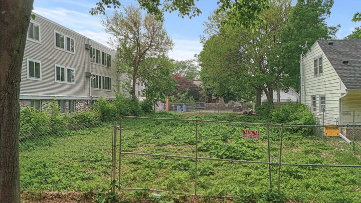 Property Photo:  2720 2nd Avenue S  MN 55408 