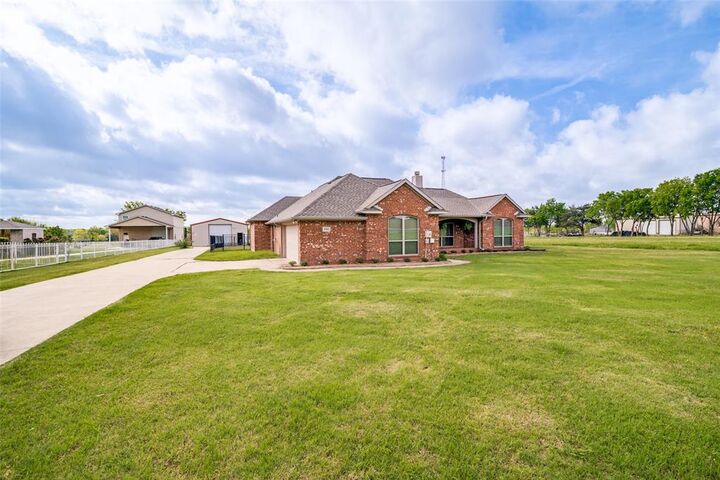 Photo de la propriété:  9798 Helms Trail  TX 75126 